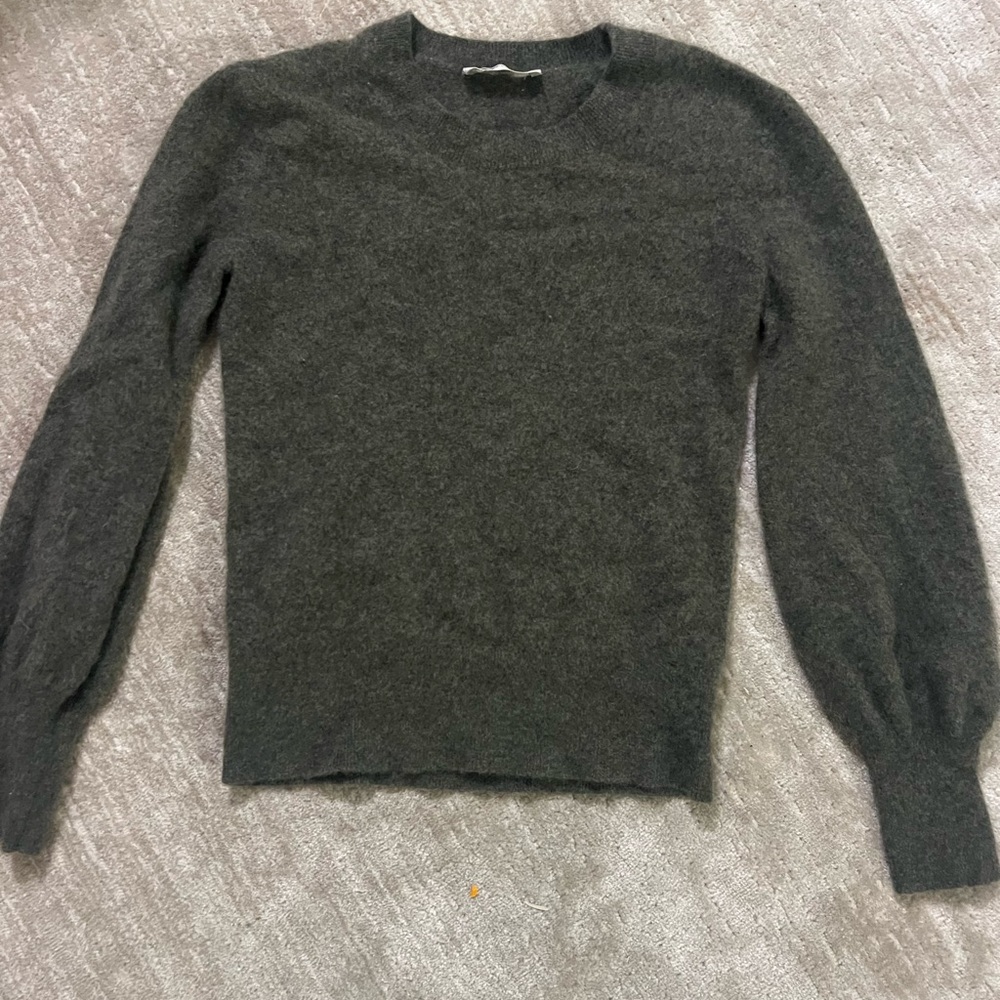 Cozy Gray Crewneck Sweater with Ribbed Cuffs